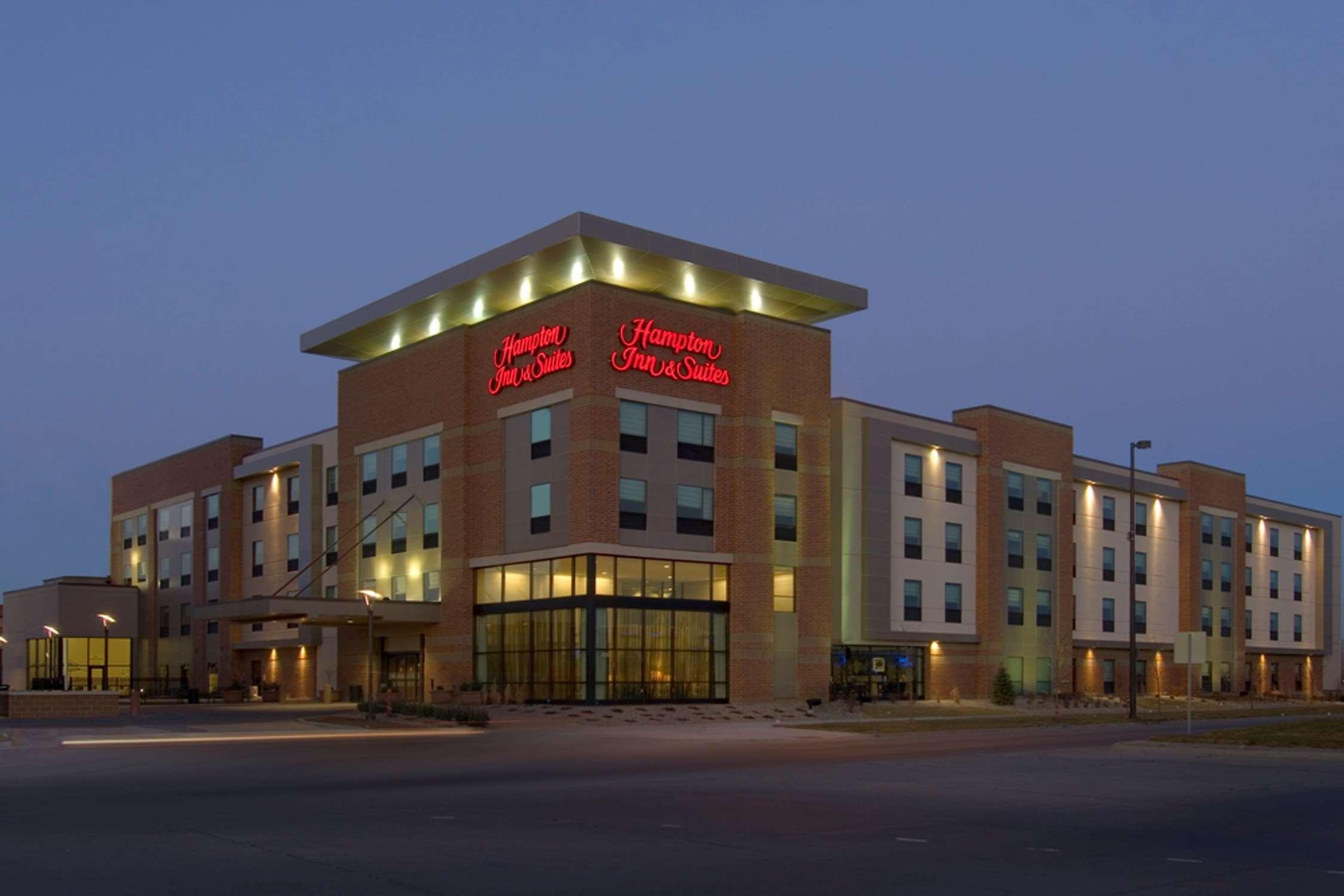 Hampton Inn & Suites Omaha-Downtown Εξωτερικό φωτογραφία