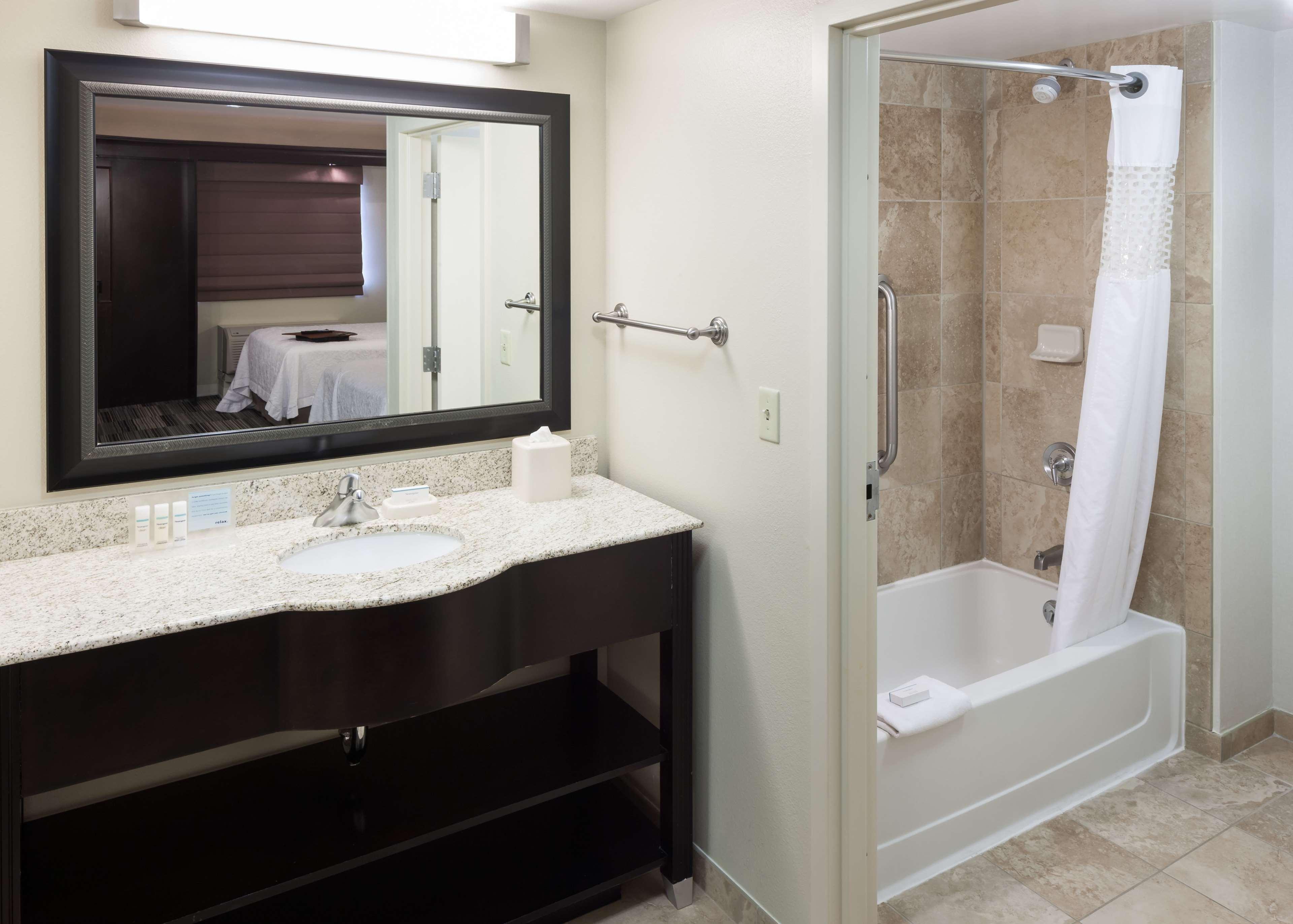 Hampton Inn & Suites Omaha-Downtown Εξωτερικό φωτογραφία