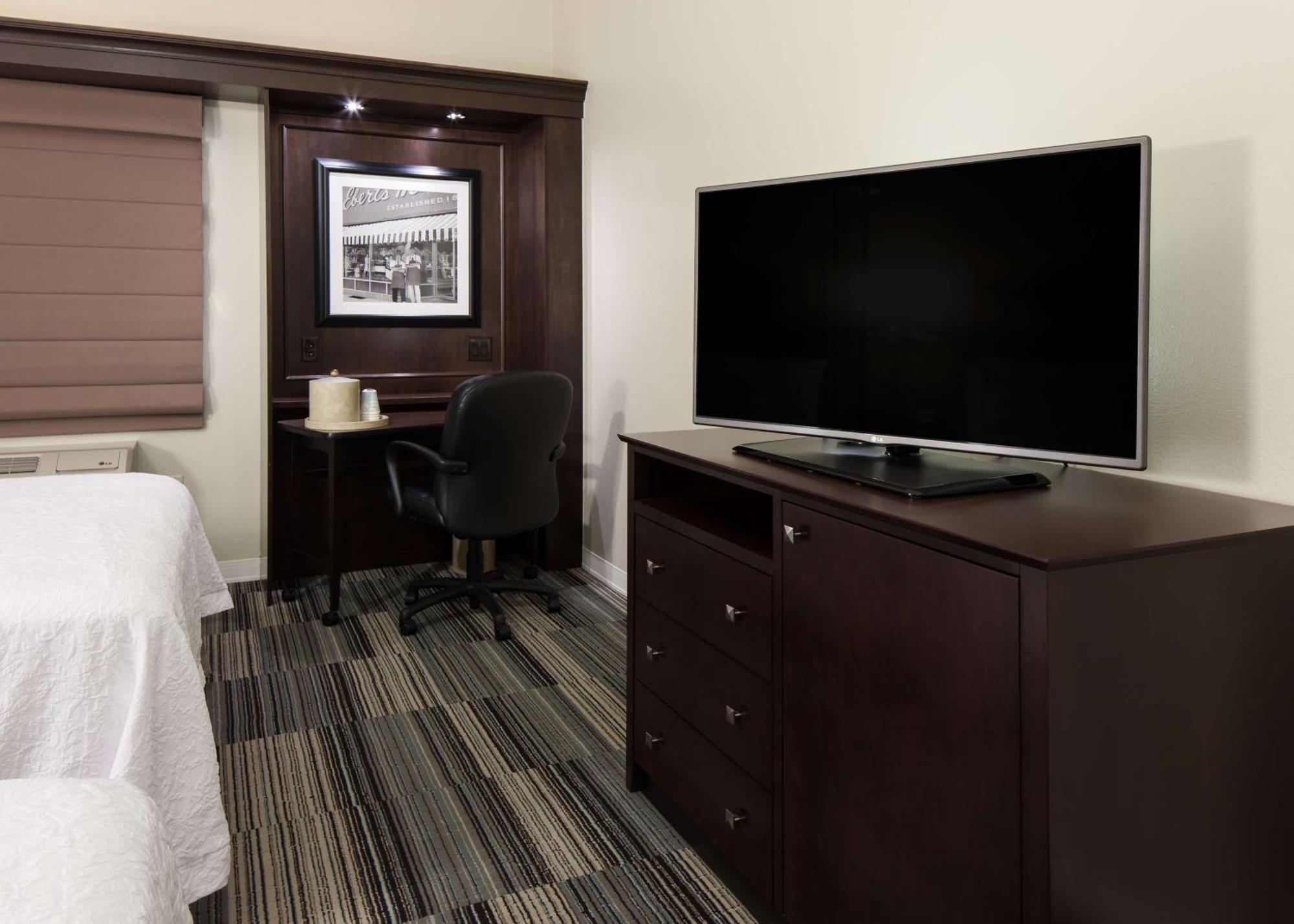 Hampton Inn & Suites Omaha-Downtown Εξωτερικό φωτογραφία