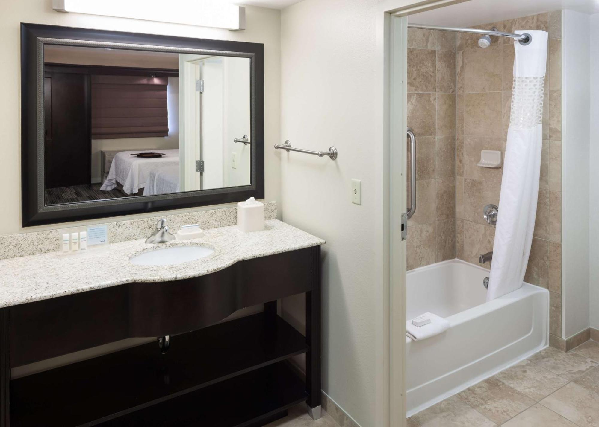 Hampton Inn & Suites Omaha-Downtown Εξωτερικό φωτογραφία