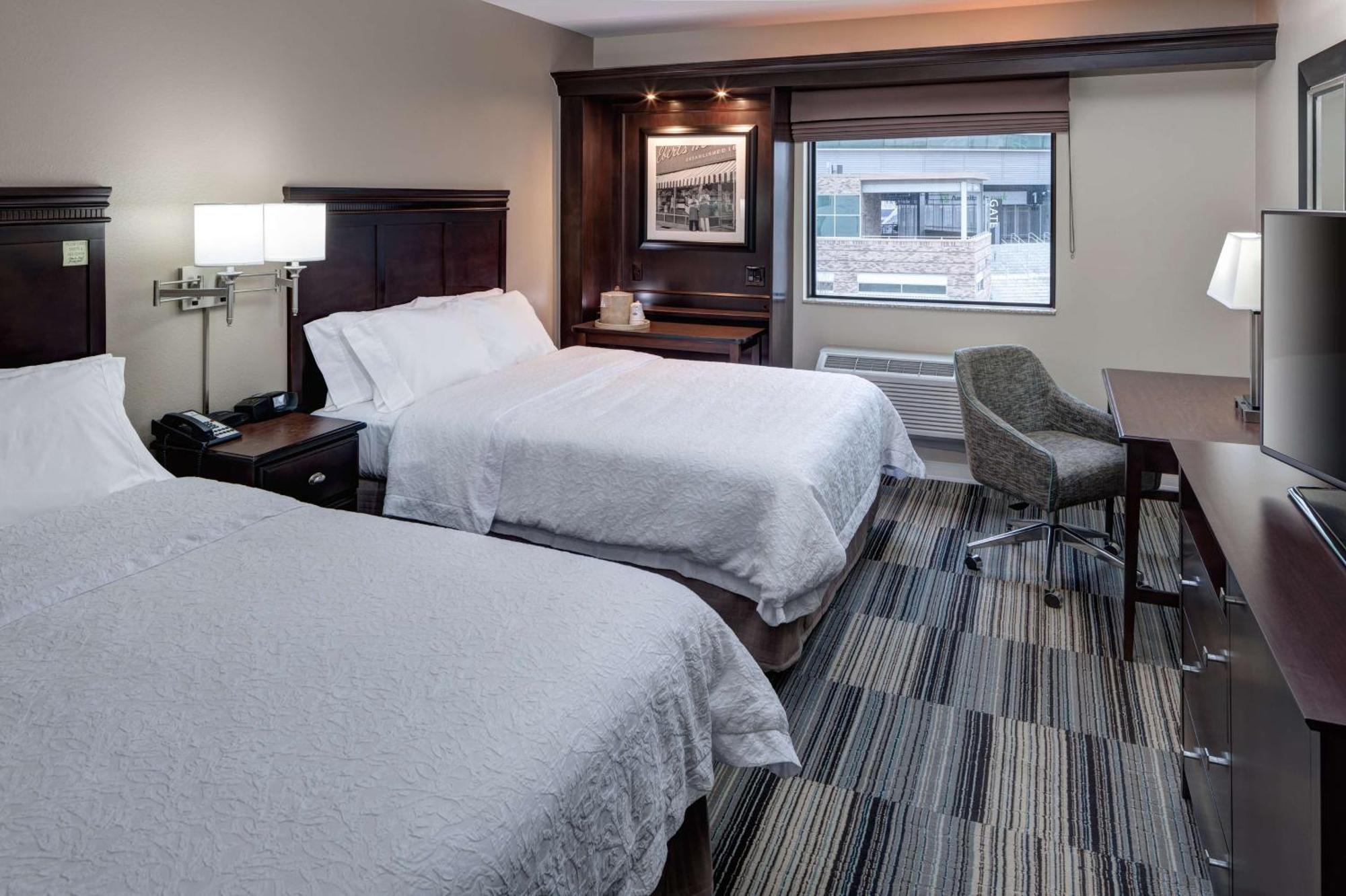 Hampton Inn & Suites Omaha-Downtown Εξωτερικό φωτογραφία