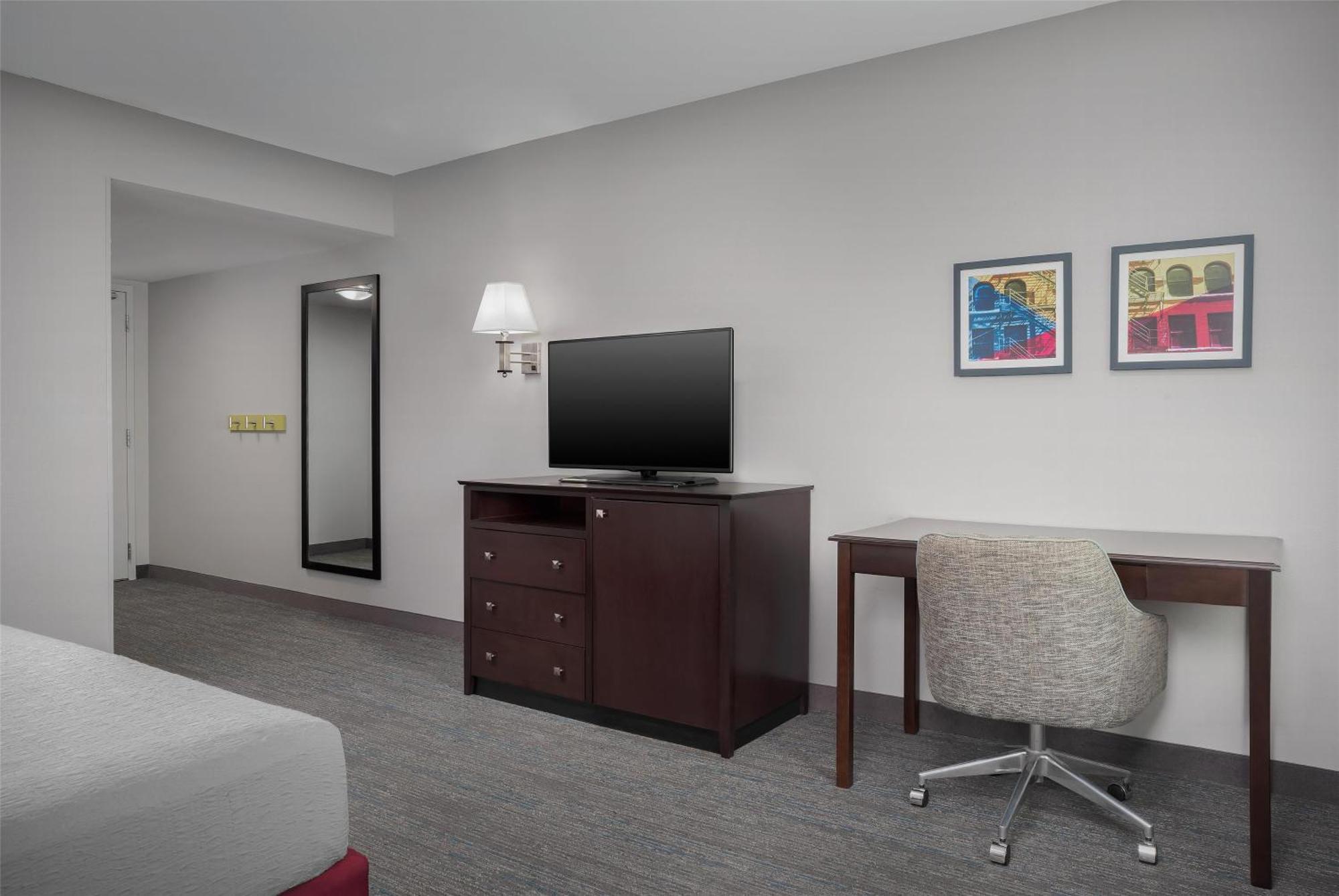 Hampton Inn & Suites Omaha-Downtown Εξωτερικό φωτογραφία