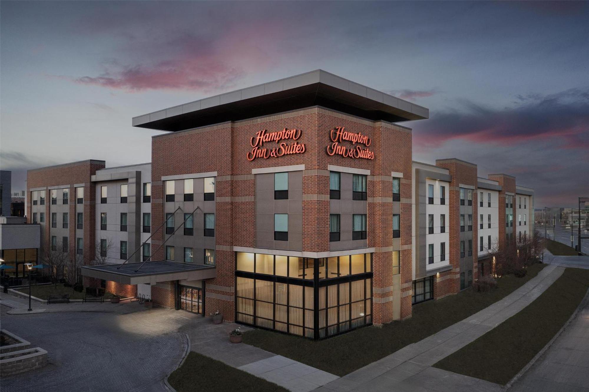 Hampton Inn & Suites Omaha-Downtown Εξωτερικό φωτογραφία
