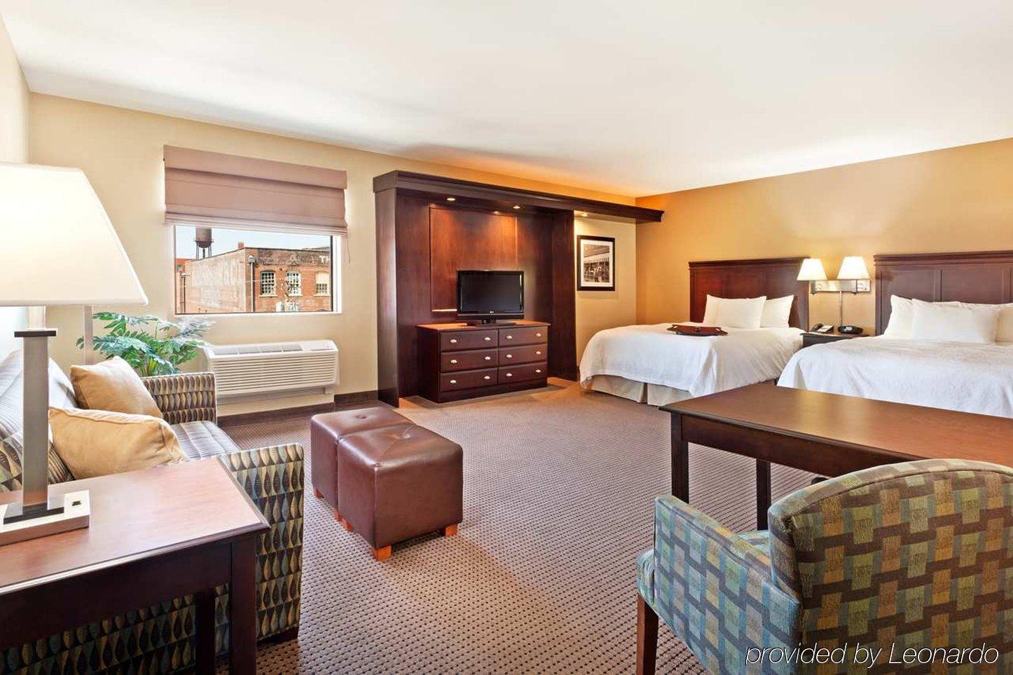 Hampton Inn & Suites Omaha-Downtown Εξωτερικό φωτογραφία